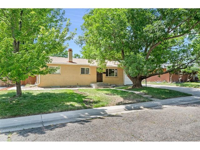 6421 Iris Ct, Arvada, CO 80004