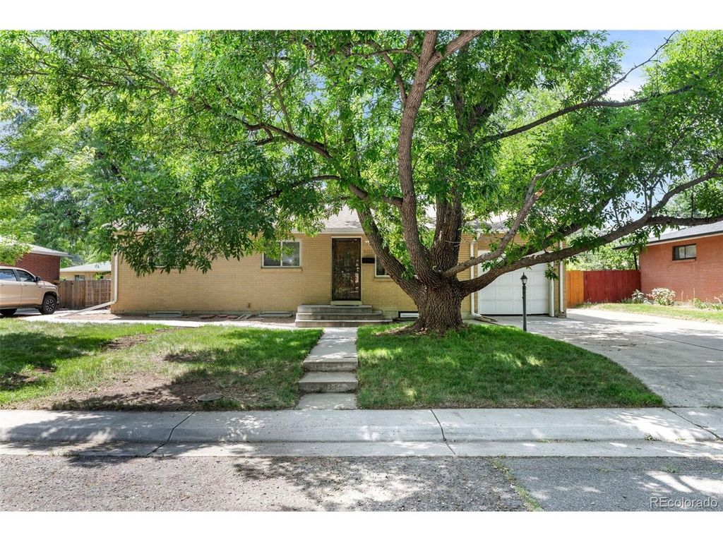 6421 Iris Ct, Arvada, CO 80004
