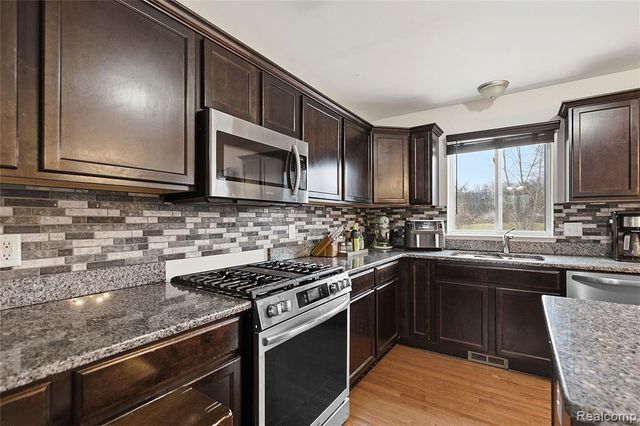 33555 Sand Piper Drive, Romulus, MI 48174