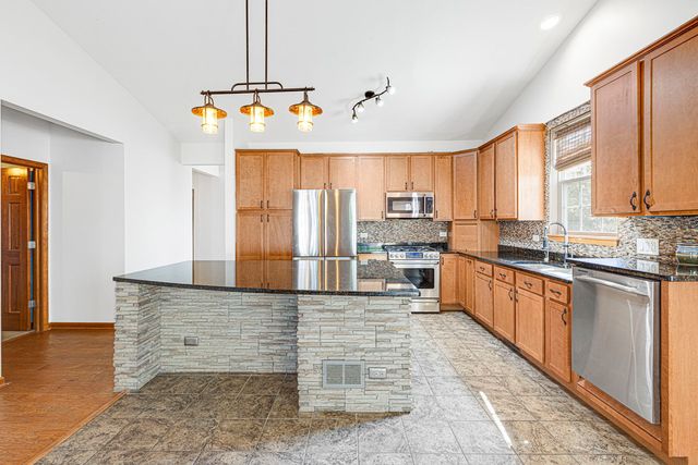 900 Scottsdale Drive, Hampshire, IL 60140