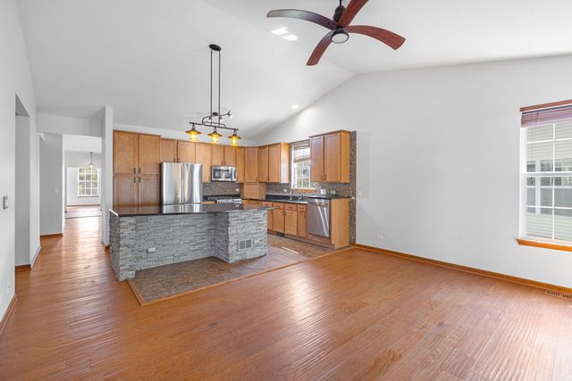 900 Scottsdale Drive, Hampshire, IL 60140