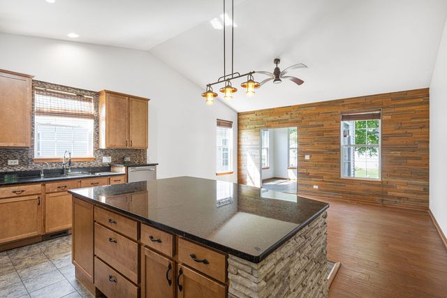 900 Scottsdale Drive, Hampshire, IL 60140