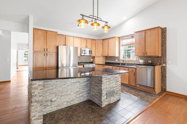 900 Scottsdale Drive, Hampshire, IL 60140