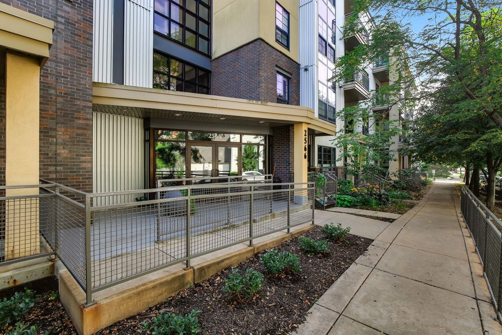 2566 Ellis Avenue 303, Saint Paul, MN 55114 — photo 2