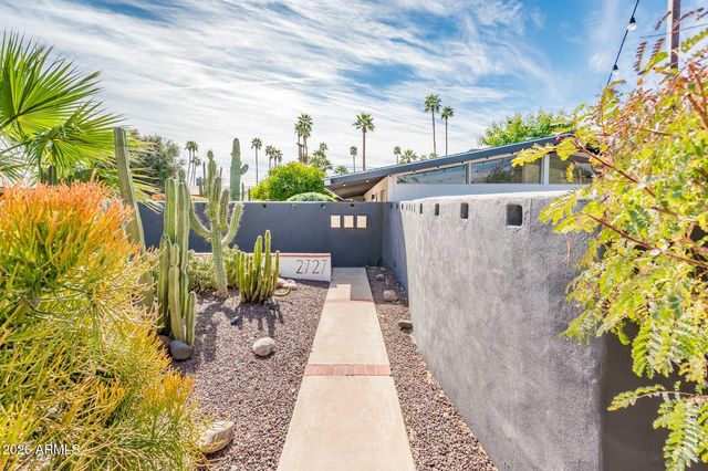 2727 E MONTECITO Avenue, Phoenix, AZ 85016