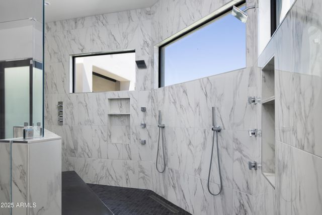 6718 E SAN JUAN Avenue, Paradise Valley, AZ 85253