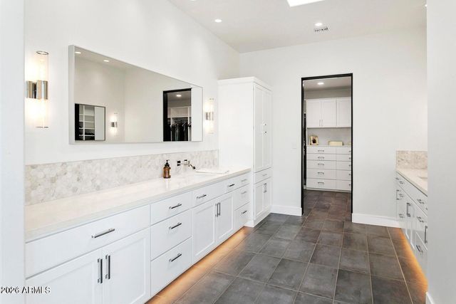 6718 E SAN JUAN Avenue, Paradise Valley, AZ 85253