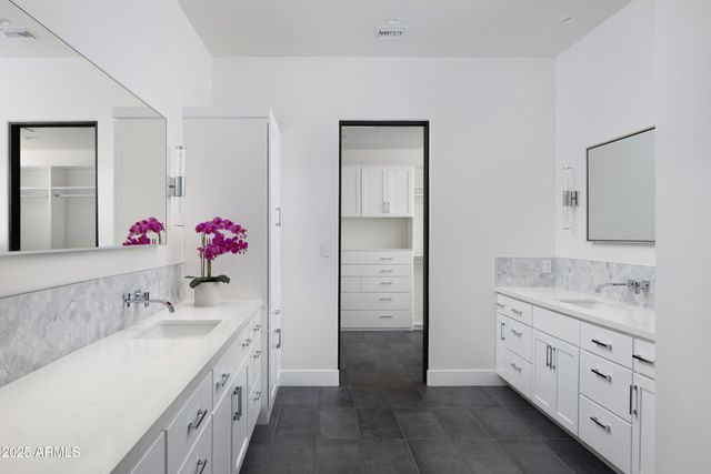 6718 E SAN JUAN Avenue, Paradise Valley, AZ 85253