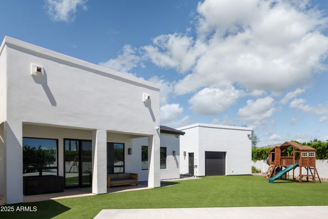 6718 E SAN JUAN Avenue, Paradise Valley, AZ 85253