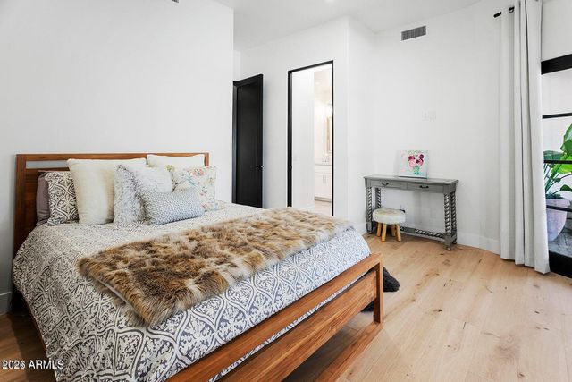 6718 E SAN JUAN Avenue, Paradise Valley, AZ 85253