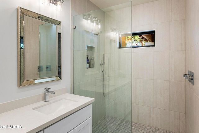 6718 E SAN JUAN Avenue, Paradise Valley, AZ 85253