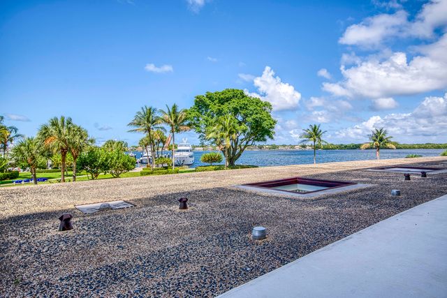 136 Lakeshore Drive 211, North Palm Beach, FL 33408