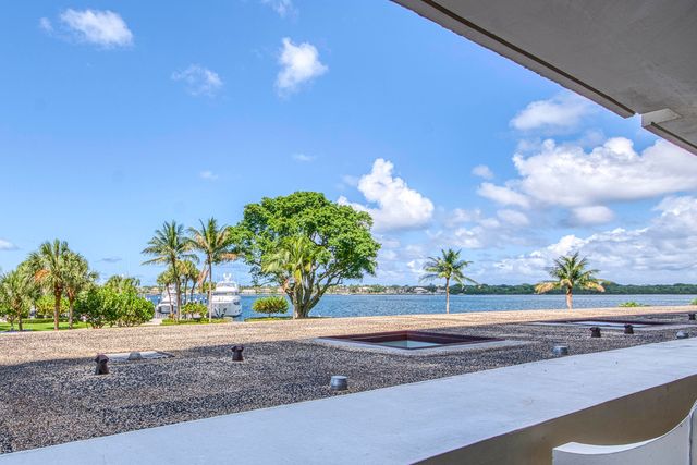136 Lakeshore Drive 211, North Palm Beach, FL 33408
