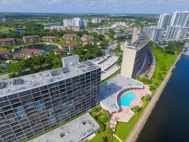 136 Lakeshore Drive 211, North Palm Beach, FL 33408