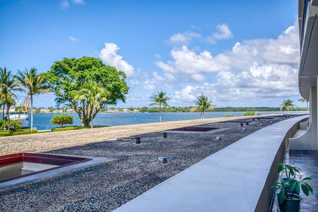 136 Lakeshore Drive 211, North Palm Beach, FL 33408