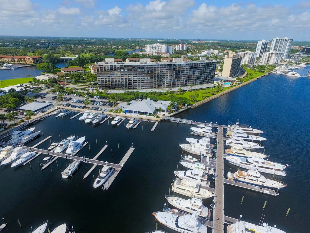 136 Lakeshore Drive 211, North Palm Beach, FL 33408
