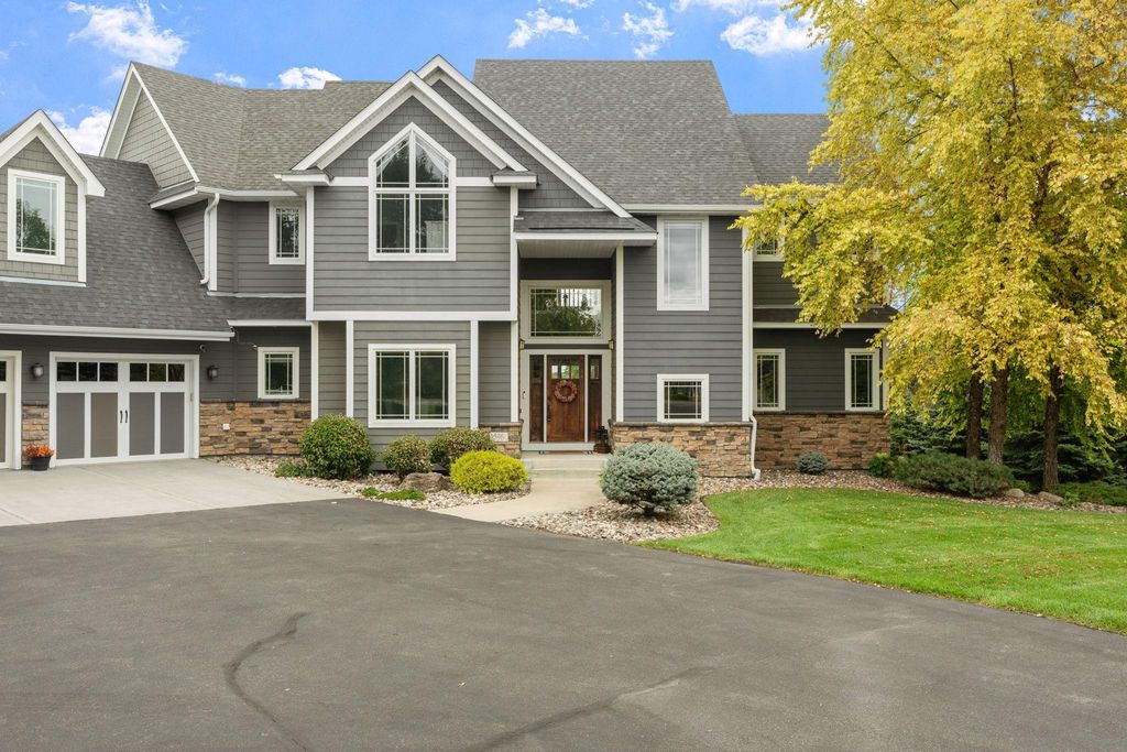 596 Hahn Drive, Shakopee, MN 55379 — photo 2