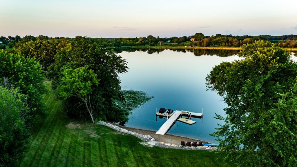 596 Hahn Drive, Shakopee, MN 55379 — photo 4