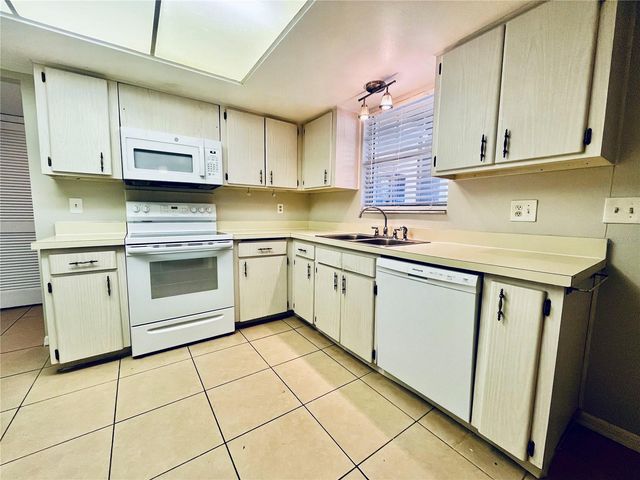 10368 CARROLLWOOD LANE 234, Tampa, FL 33618