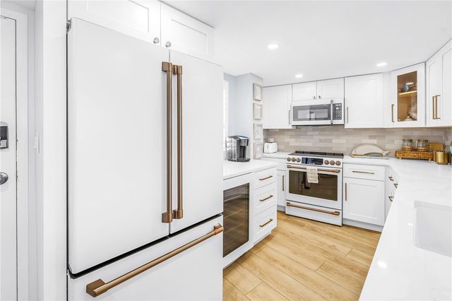 6300 MIDNIGHT PASS ROAD 702, Sarasota, FL 34242
