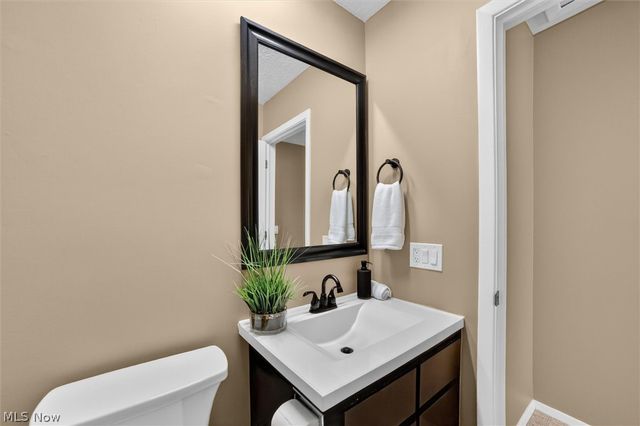 17813 Suncliff Place, Strongsville, OH 44136