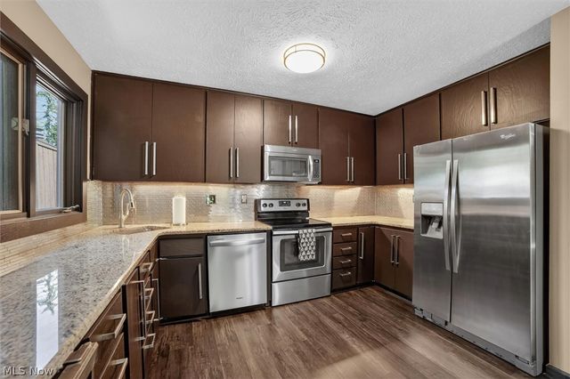 17813 Suncliff Place, Strongsville, OH 44136
