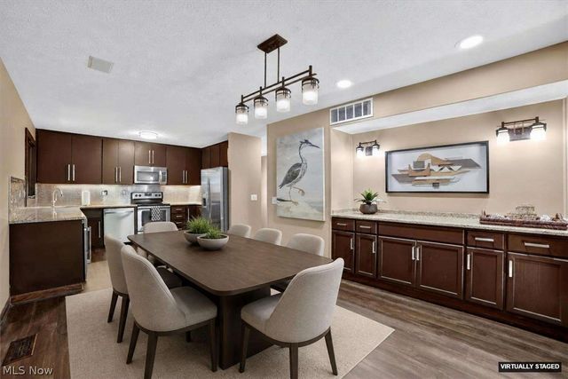 17813 Suncliff Place, Strongsville, OH 44136