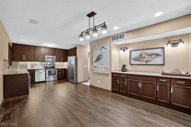 17813 Suncliff Place, Strongsville, OH 44136
