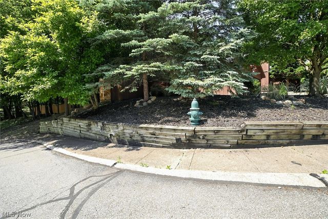 17813 Suncliff Place, Strongsville, OH 44136