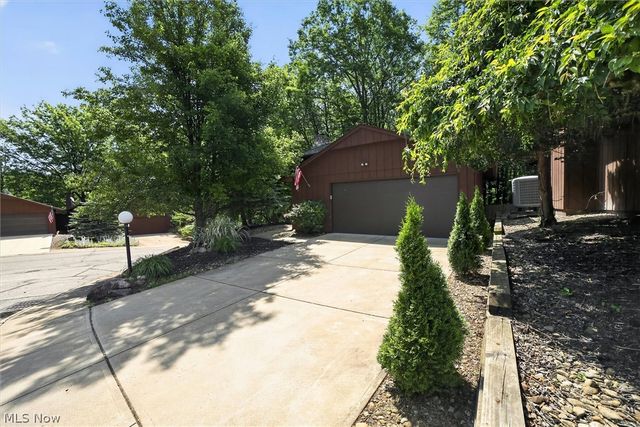 17813 Suncliff Place, Strongsville, OH 44136