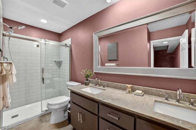 17813 Suncliff Place, Strongsville, OH 44136