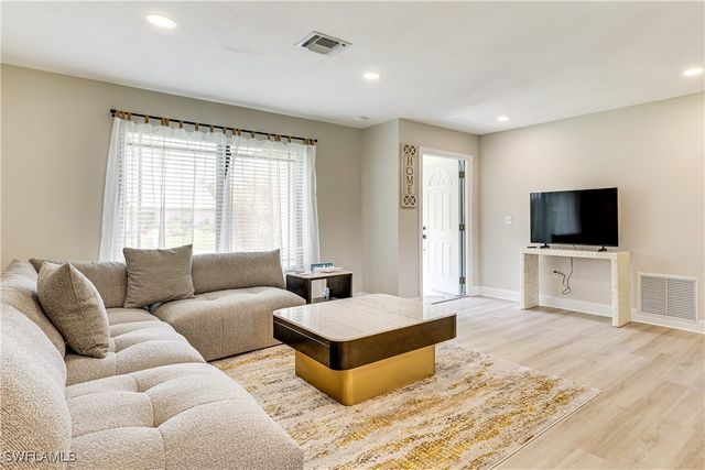 6030 Perthshire LN, Fort Myers, FL 33908