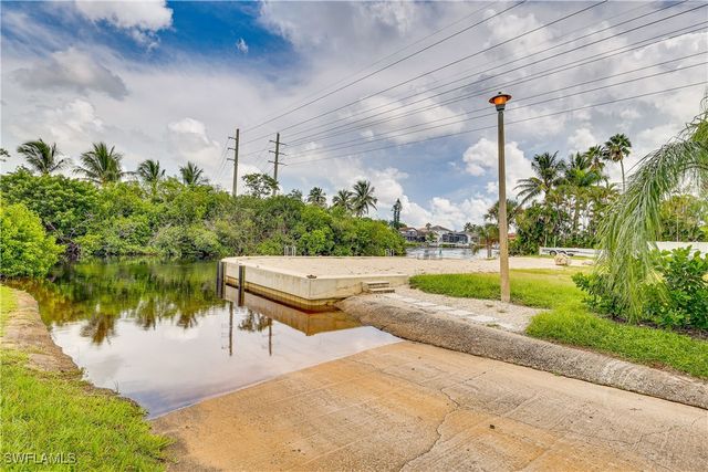 6030 Perthshire LN, Fort Myers, FL 33908