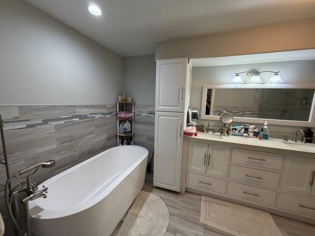 601 Mitchell Road, Houston, TX 77037