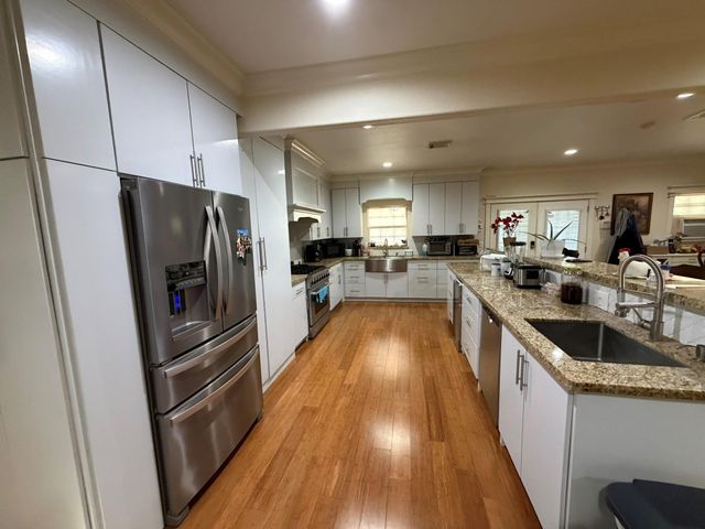 601 Mitchell Road, Houston, TX 77037