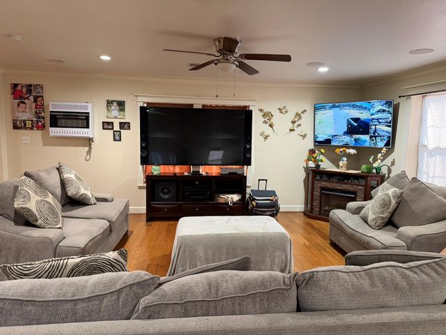 601 Mitchell Road, Houston, TX 77037