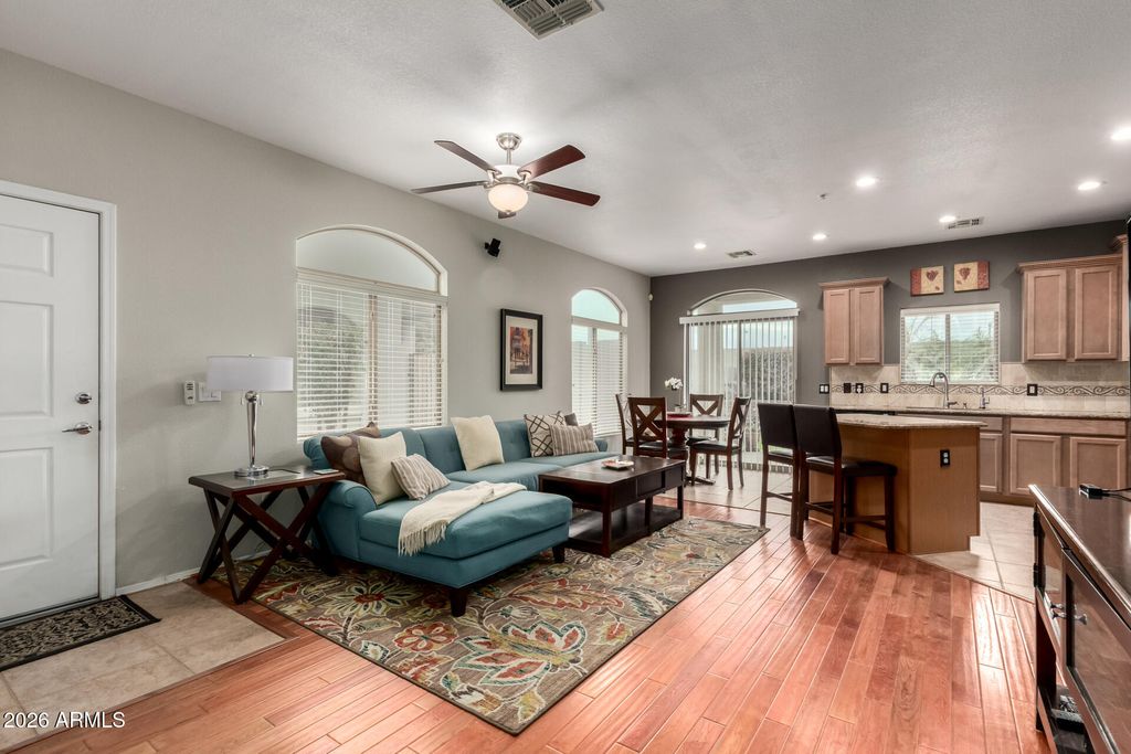 Image 9 of property listing at 280 S EVERGREEN Road 1350, Tempe, AZ 85288