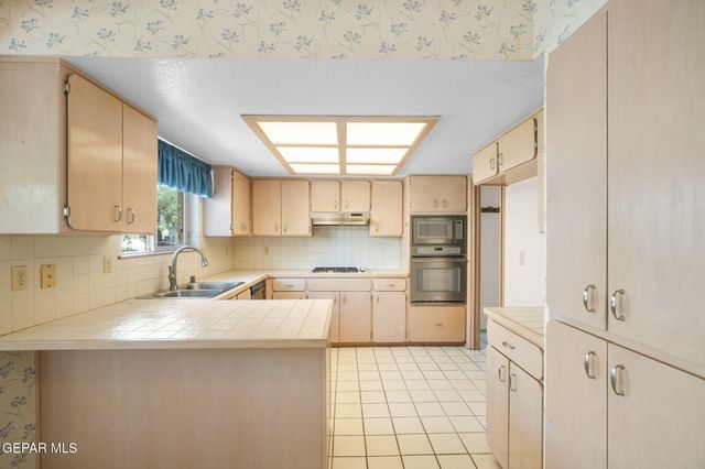 6121 VIA FORTUNA Lane, El Paso, TX 79912