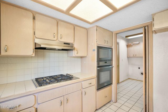 6121 VIA FORTUNA Lane, El Paso, TX 79912