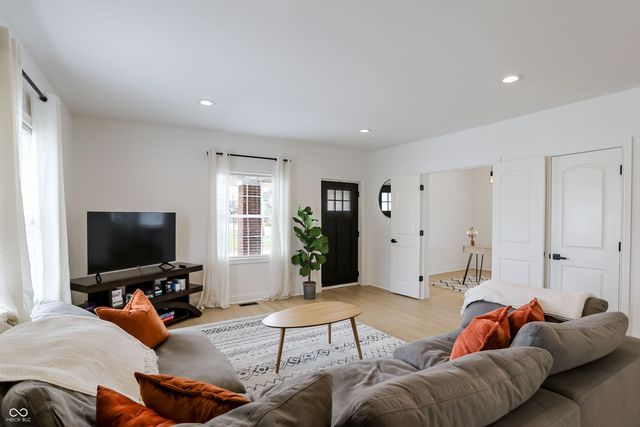 1306 S East Street, Indianapolis, IN 46225