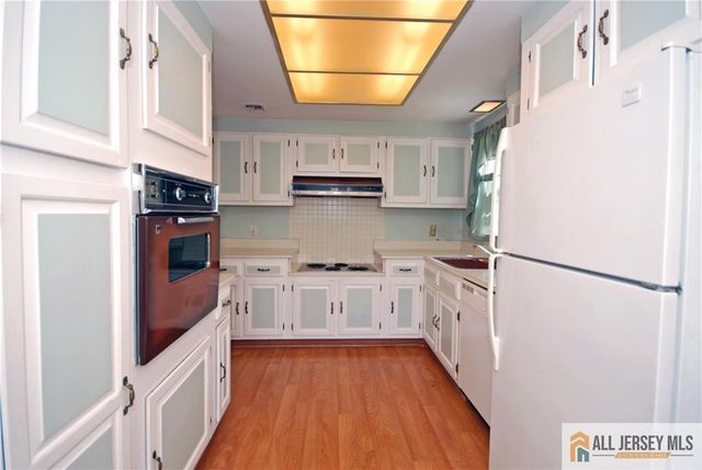 220 Manchester Lane B, Monroe, NJ 08831