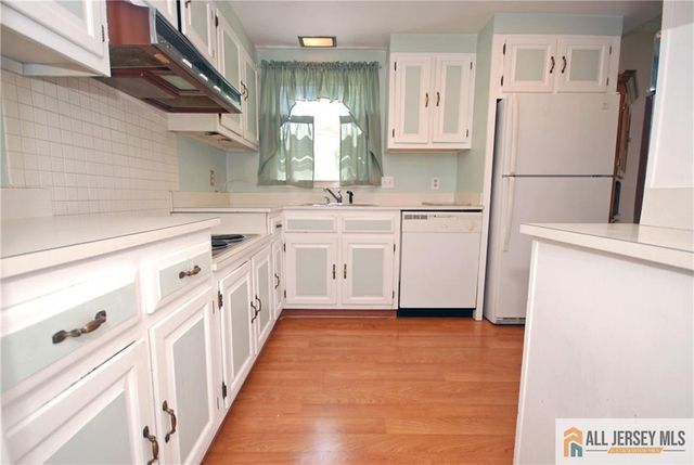 220 Manchester Lane B, Monroe, NJ 08831