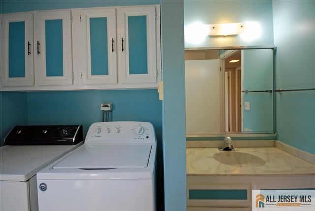 220 Manchester Lane B, Monroe, NJ 08831
