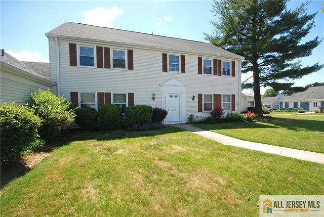 220 Manchester Lane B, Monroe, NJ 08831