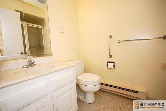 220 Manchester Lane B, Monroe, NJ 08831