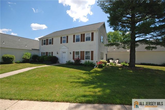 220 Manchester Lane B, Monroe, NJ 08831