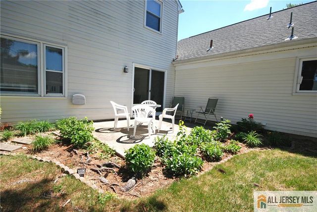 220 Manchester Lane B, Monroe, NJ 08831