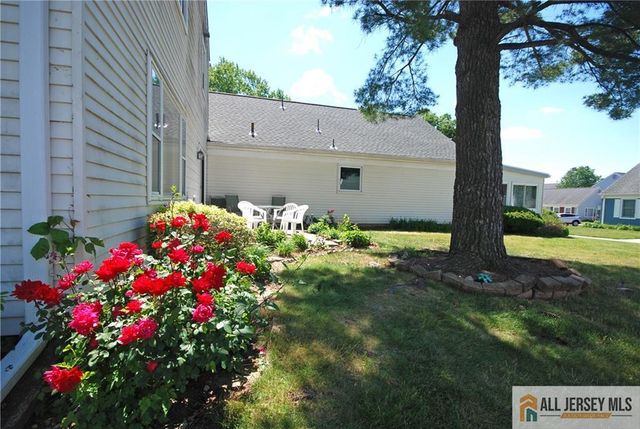 220 Manchester Lane B, Monroe, NJ 08831