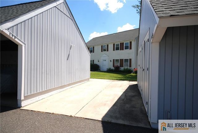 220 Manchester Lane B, Monroe, NJ 08831