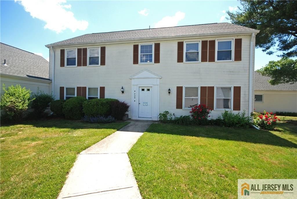 220 Manchester Lane B, Monroe, NJ 08831